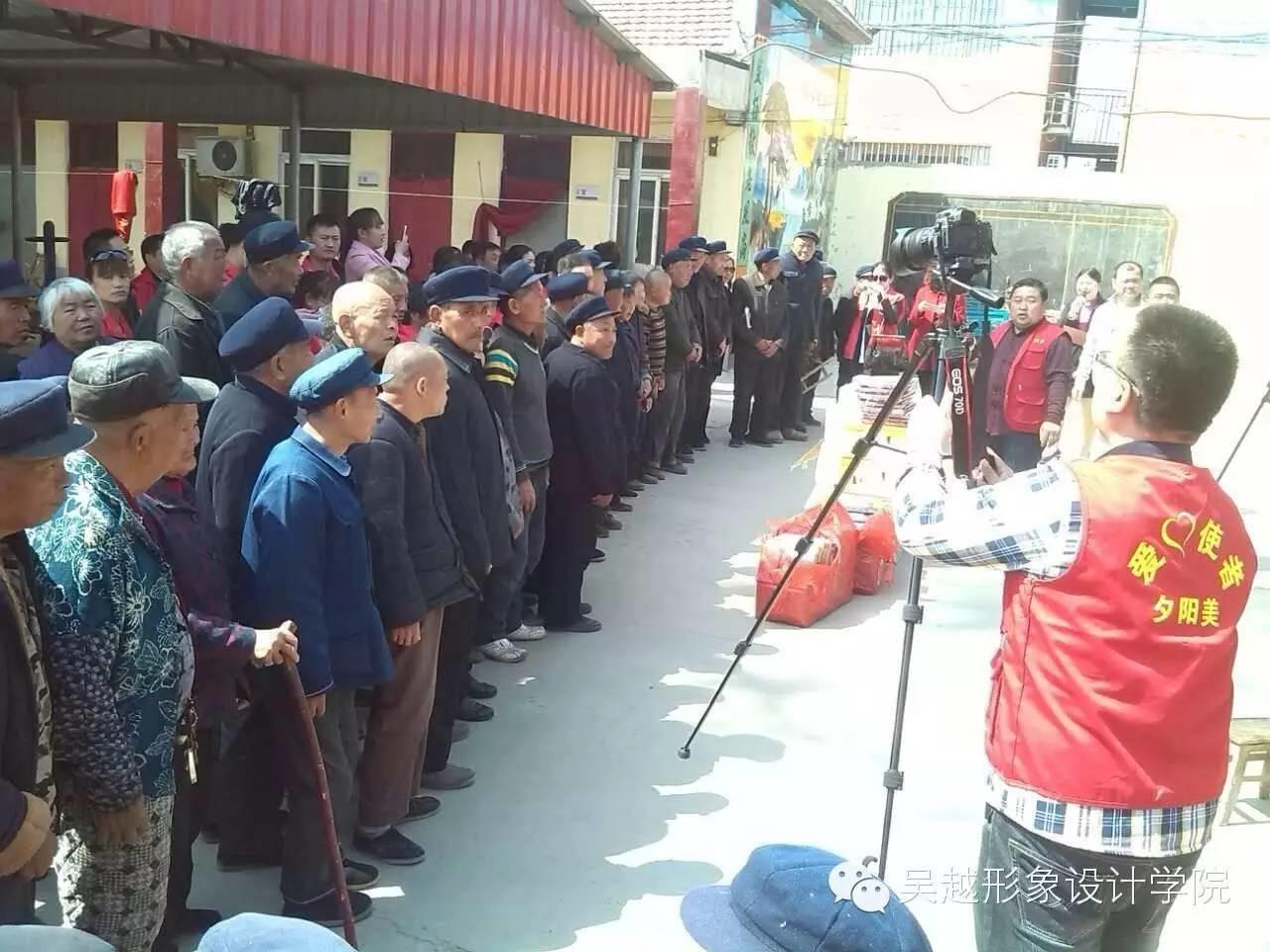吳越學校美發(fā)學員到清豐縣馬村鄉(xiāng)敬老院獻愛心