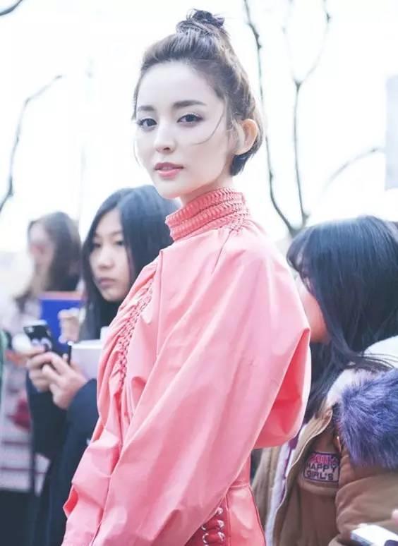 千萬(wàn)不要這么扎頭發(fā)，太美有危險(xiǎn)~！
