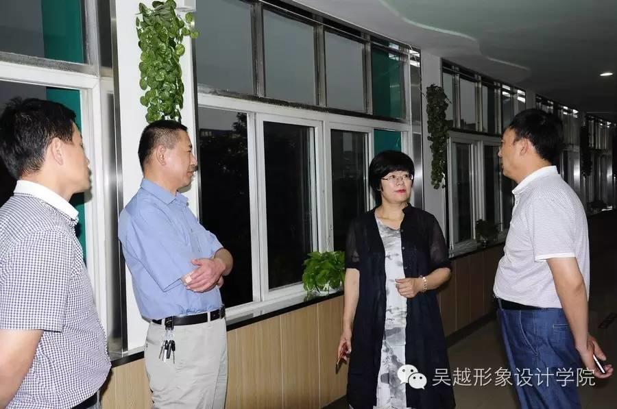 民政局李子春副局長和退伍安置辦盧林英科長來我校調(diào)研工作