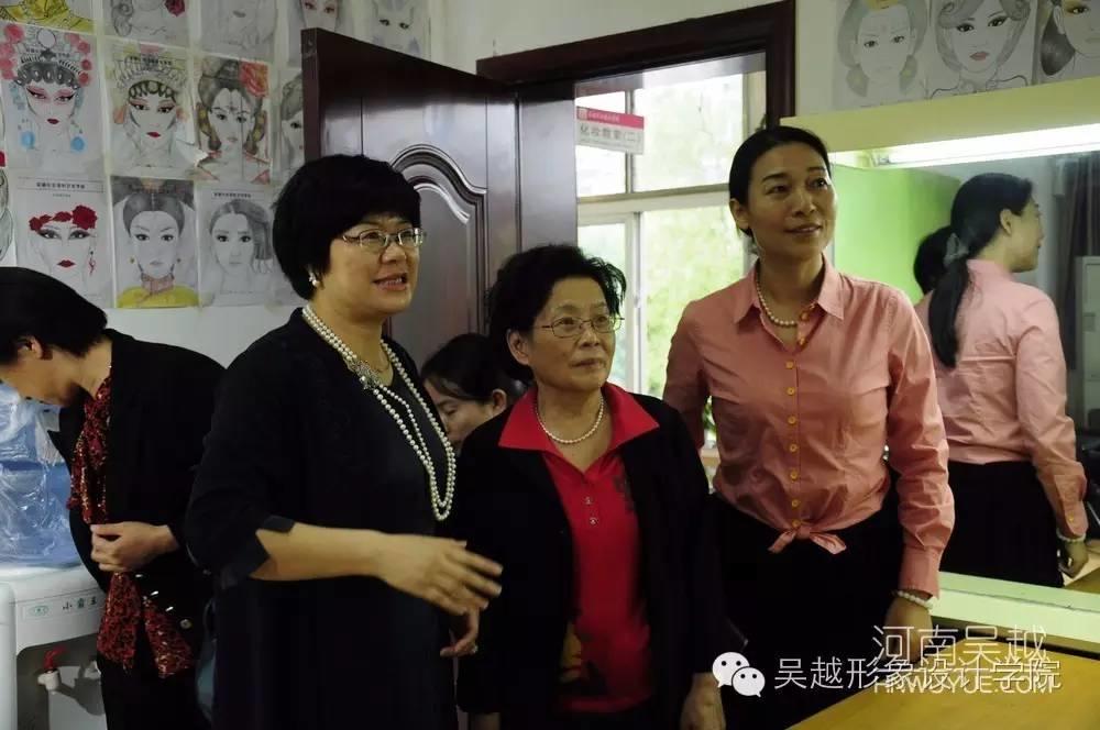中國(guó)婦女發(fā)展基金會(huì)領(lǐng)導(dǎo)到吳越學(xué)校調(diào)研