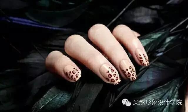 4月彩繪|嗨！菇?jīng)瞿阍摀Q色啦....