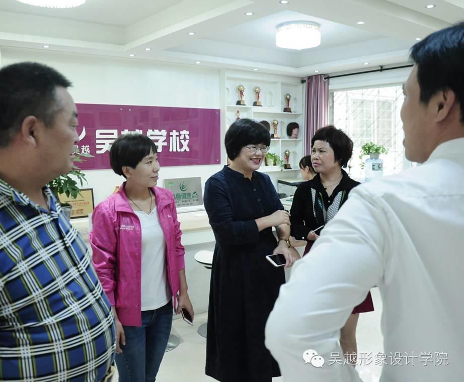 熱烈歡迎菏澤煙草發(fā)屋美容美發(fā)學(xué)校校長一行人來我校參觀交流