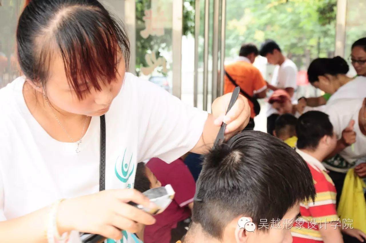 愛心中秋節(jié) 情暖福利院