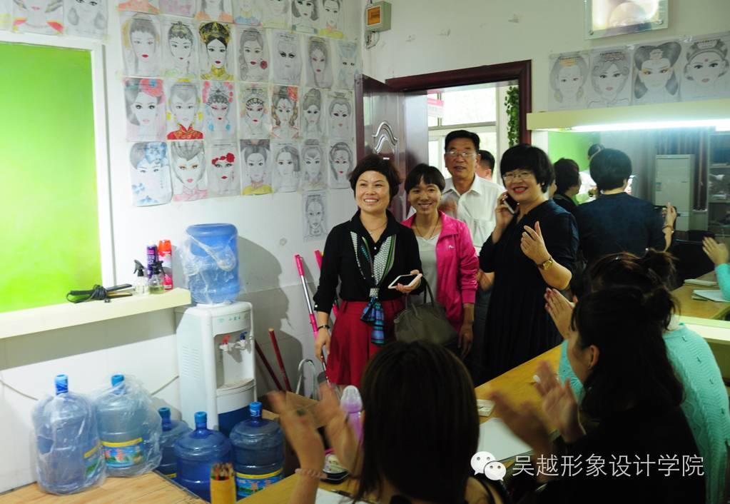 熱烈歡迎菏澤煙草發(fā)屋美容美發(fā)學(xué)校校長一行人來我校參觀交流
