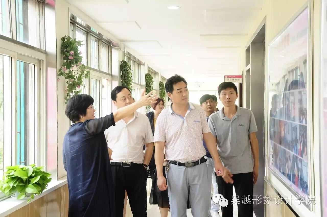 蘭考縣計(jì)生協(xié)會(huì)會(huì)長(zhǎng)范衛(wèi)中、秘書長(zhǎng)孫德成一行人來我校調(diào)研