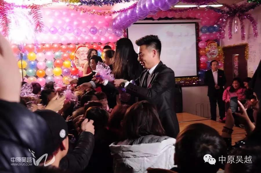 吳越學(xué)校2015年度圣誕晚會(huì)圓滿閉幕