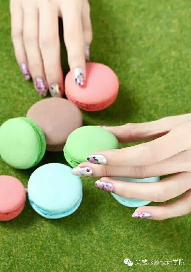 4月彩繪|嗨！菇?jīng)瞿阍摀Q色啦....