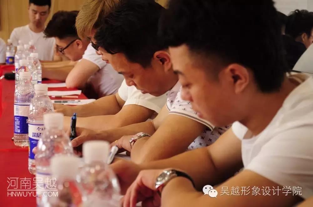 熱烈祝賀濮陽市美發(fā)美容行業(yè)協(xié)會換屆籌備會圓滿成功！
