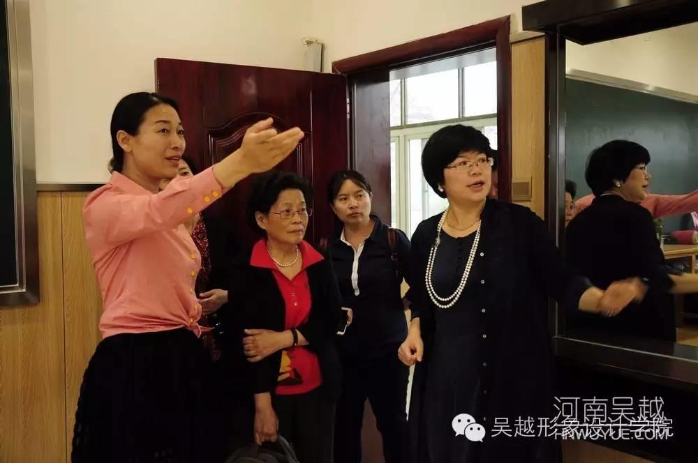 中國(guó)婦女發(fā)展基金會(huì)領(lǐng)導(dǎo)到吳越學(xué)校調(diào)研