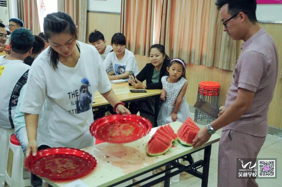 炎炎夏日送清涼，甜甜西瓜共分享~