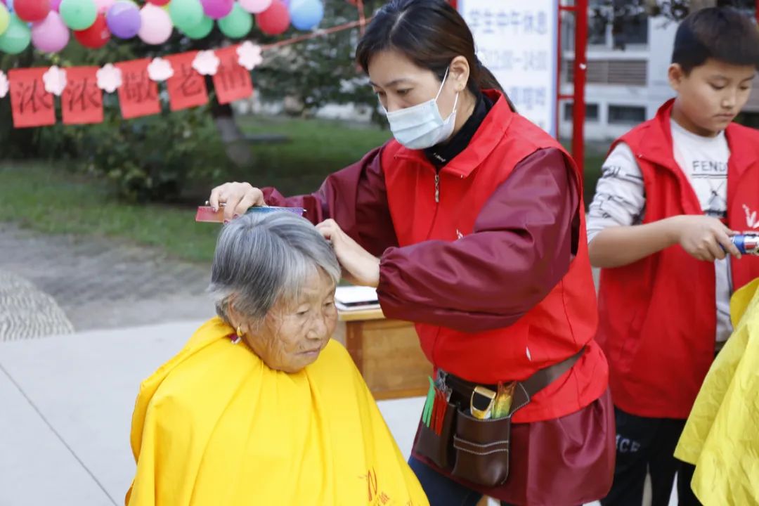 九九重陽節(jié)，吳越學(xué)校愛心義剪在行動