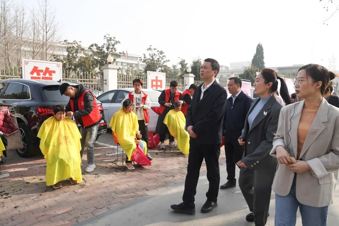 熱烈祝賀濮陽(yáng)市吳越職業(yè)培訓(xùn)學(xué)校榮獲濮陽(yáng)市華龍區(qū)“三八紅旗集體”稱號(hào)！