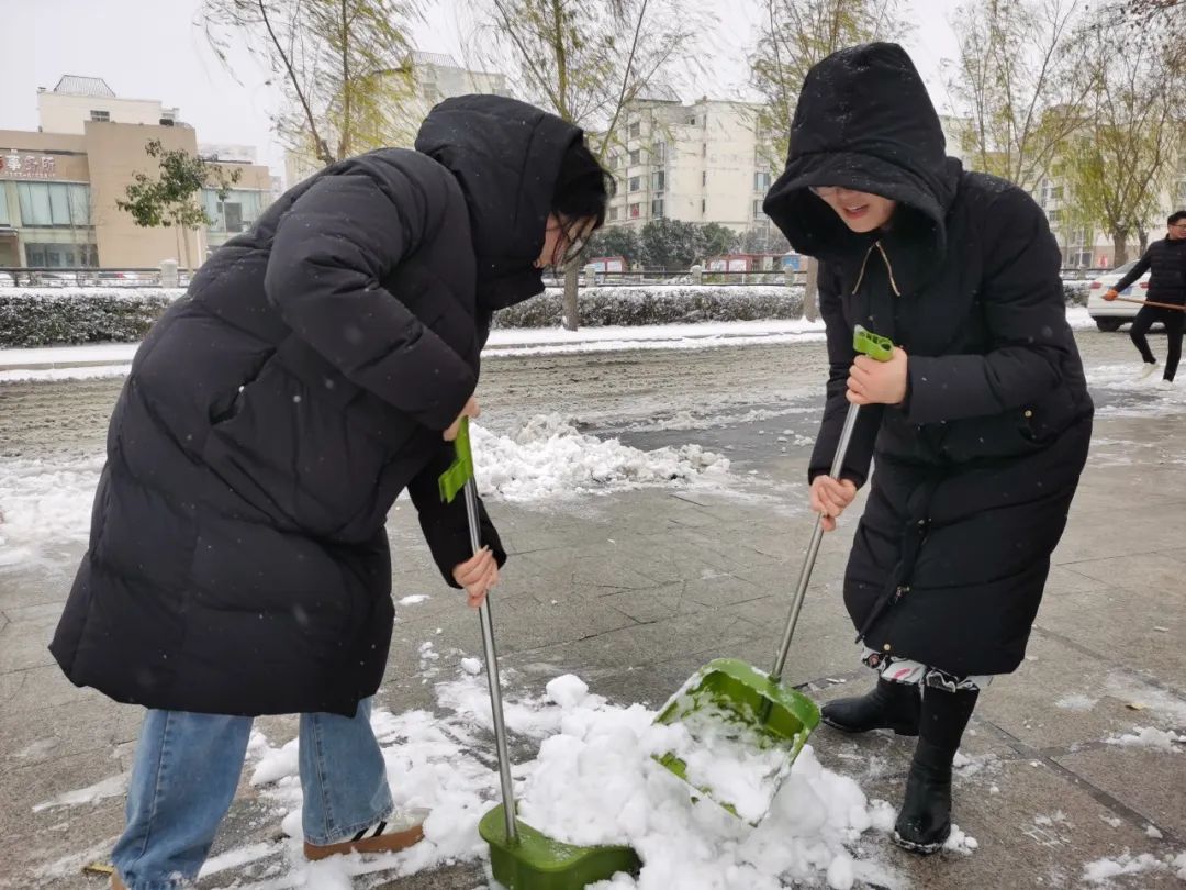 大雪至|吳越學(xué)校師生除雪進(jìn)行時(shí)