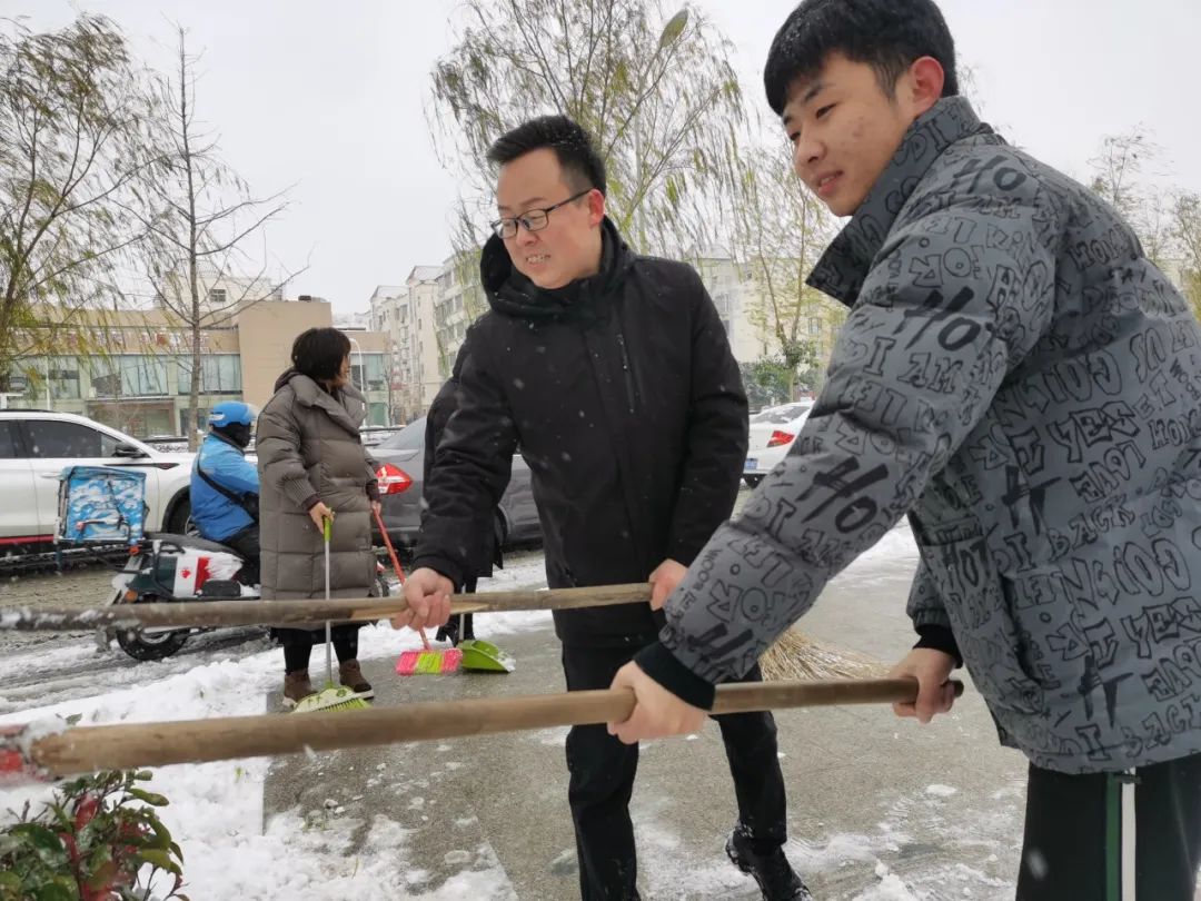 大雪至|吳越學(xué)校師生除雪進(jìn)行時(shí)