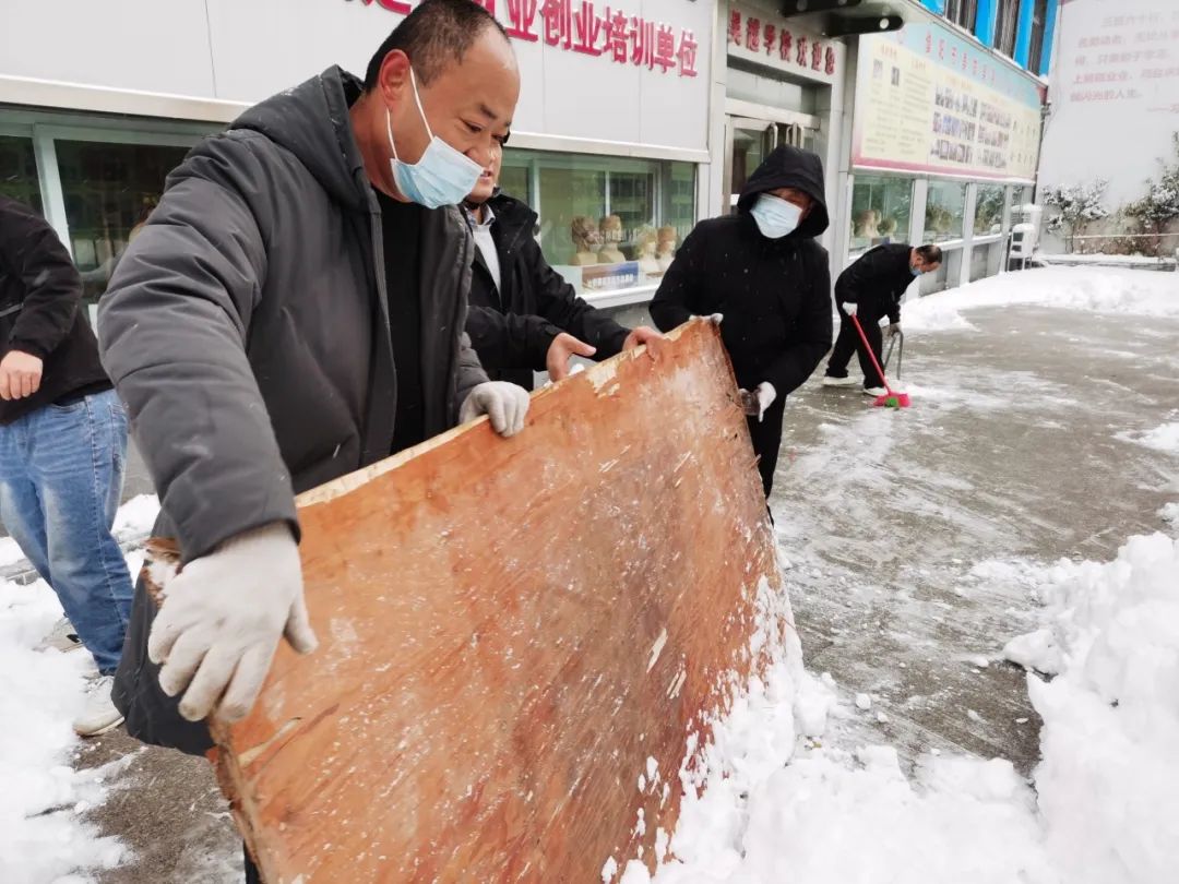 大雪至|吳越學(xué)校師生除雪進(jìn)行時(shí)