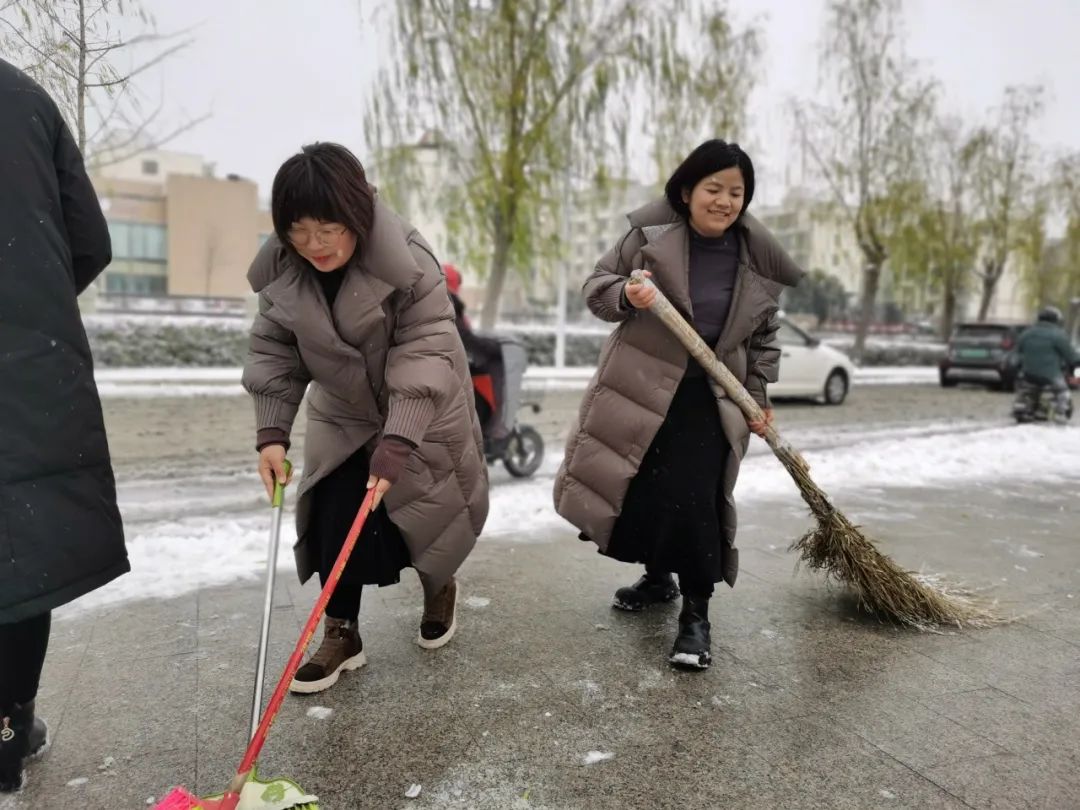 大雪至|吳越學(xué)校師生除雪進(jìn)行時(shí)