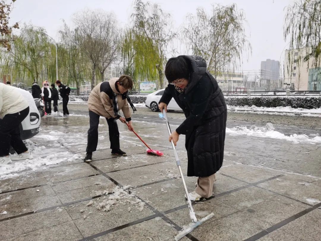 大雪至|吳越學(xué)校師生除雪進(jìn)行時(shí)